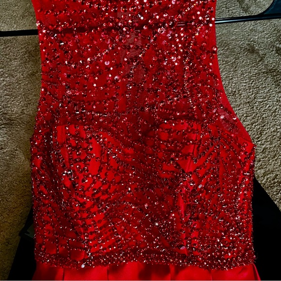 Milano, red, long, formal, prom dress with sequins bodice. Size 10. Has POCKETS! - Picture 8 of 10